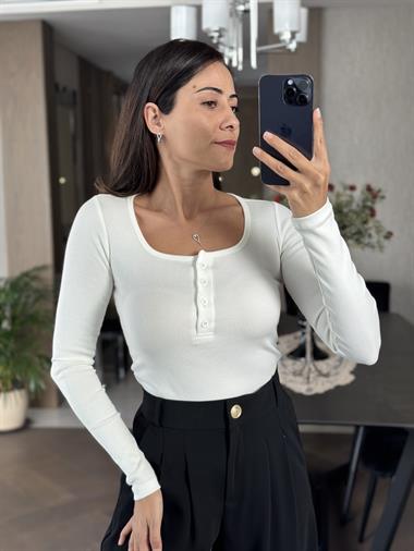 Beyaz Uzun Kol Patlı Düğmeli U Yaka Kadın Body