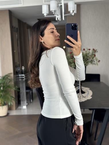 Beyaz Uzun Kol Patlı Düğmeli U Yaka Kadın Body
