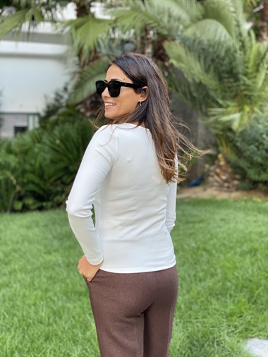 Beyaz Uzun Kol Yaka V Demirli Kadın Body