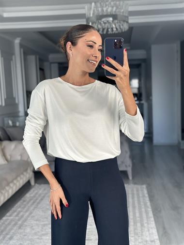 Beyaz Uzun Kollu Eteği Oval Kadın Bluz