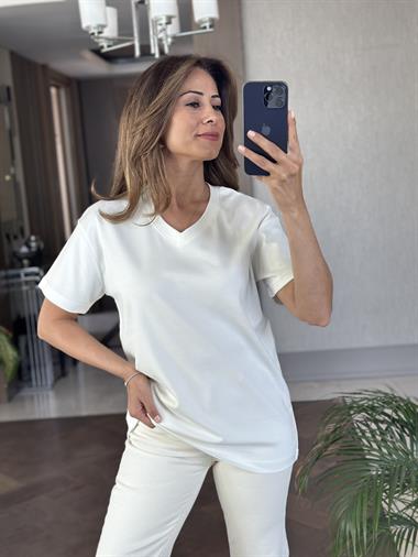 Beyaz V Yaka MD Model Kadın T-Shirt