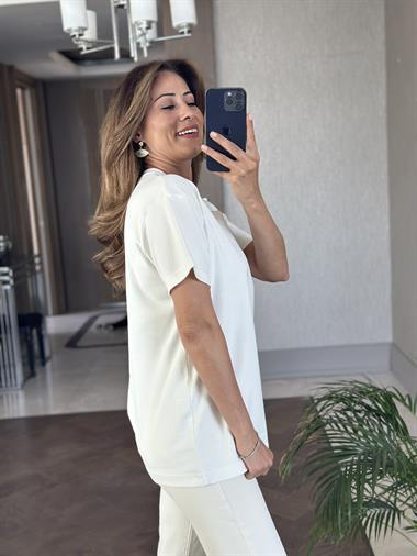 Beyaz V Yaka MD Model Kadın T-Shirt