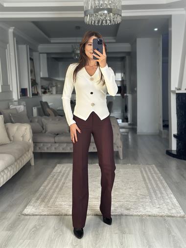 Beyaz V Yaka Ottoman Düğme Detay Kadın Bluz