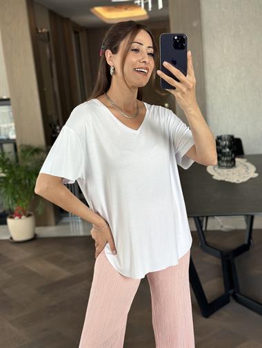 Beyaz V Yaka Oysh Model Eteği Oval Kesim Kadın T-Shirt