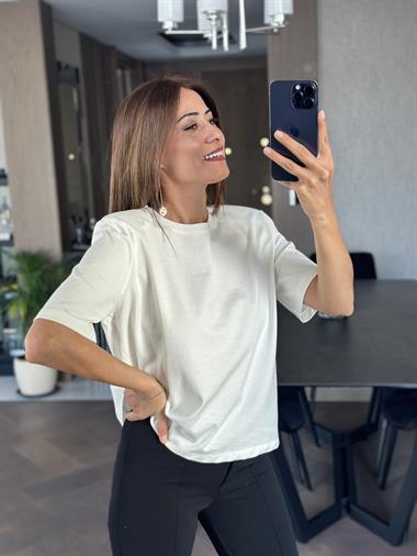 Beyaz Vatkalı Basic Kısa Kol Kadın T-shirt