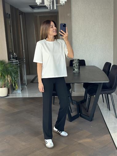 Beyaz Vatkalı Basic Kısa Kol Kadın T-shirt