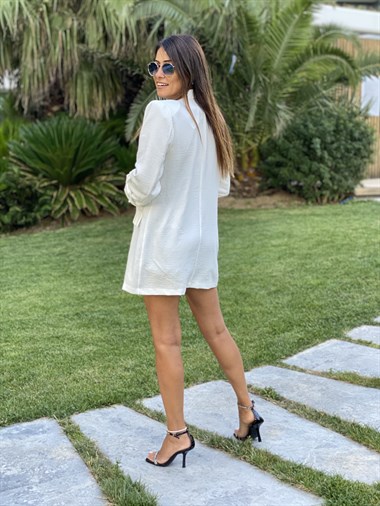 Beyaz Vatkalı Dört Düğmeli Keten Aerobin Kadın Ceket