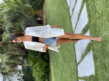 Beyaz Vatkalı Dört Düğmeli Keten Aerobin Kadın Ceket