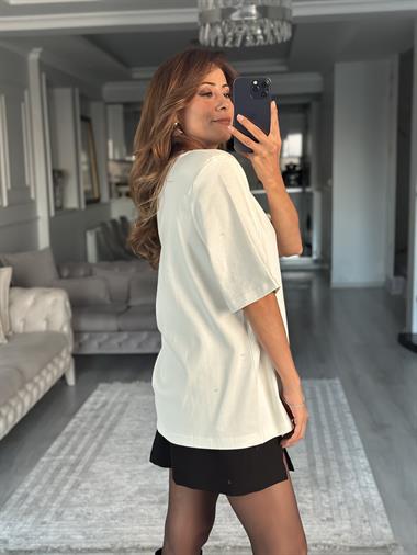Beyaz Vatkalı Oversize Mass Model Bisiklet Yaka Kısa Kol Kadın T-Shirt
