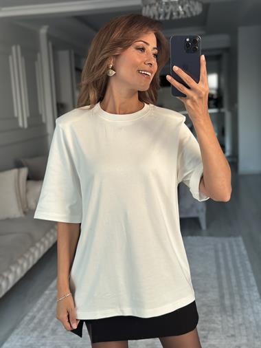 Beyaz Vatkalı Oversize Mass Model Bisiklet Yaka Kısa Kol Kadın T-Shirt