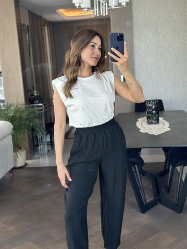 Beyaz Vatkalı Sıfır Kol Bisiklet Yaka Kadın T-Shirt