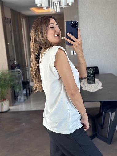 Beyaz Vatkalı Sıfır Kol Bisiklet Yaka Kadın T-Shirt