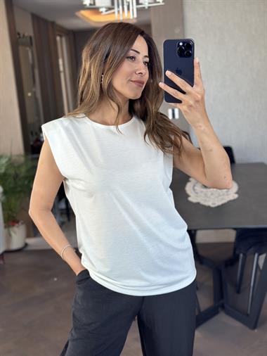 Beyaz Vatkalı Sıfır Kol Bisiklet Yaka Kadın T-Shirt