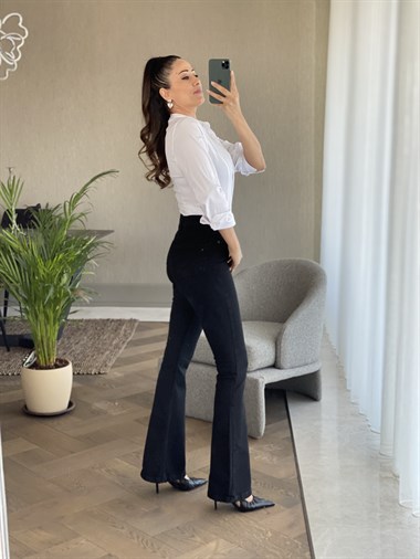 Beyaz Yakası Boncuk İşlemeli Likralı Poplin Gömlek