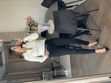 Beyaz Yakası Peluş Fermuarlı Fitilli Triko Kazak
