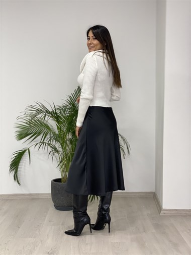 Beyaz Yakası Peluş Önü Düğmeli Fitilli Triko Hırka