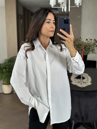 Beyaz Yakası Ve Kolu Taş Detay Kadın Gömlek