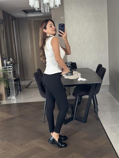 Beyaz Yarım Boğazlı Sıfır Kol Fitilli Kaşkorse Kadın Body