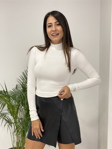 Beyaz Yarım Boğazlı Yumoş Kadın Bluz
