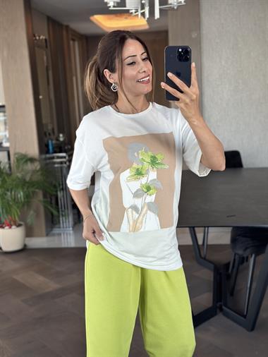 Beyaz Yeşil Çiçek Baskılı Bisiklet Yaka Kadın T-Shirt