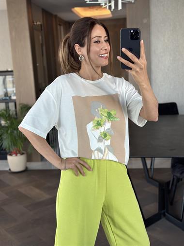 Beyaz Yeşil Çiçek Baskılı Bisiklet Yaka Kadın T-Shirt