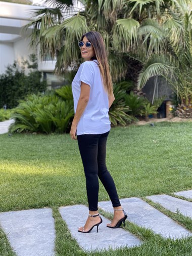 Beyaz Zincir Detay Yırtıklı Kadın T-Shirt