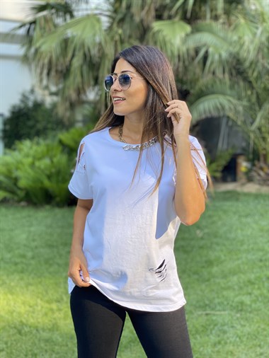 Beyaz Zincir Detay Yırtıklı Kadın T-Shirt