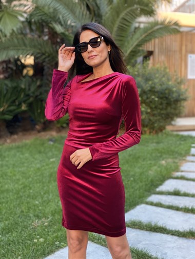 Bordo Asimetrik Yaka Vatkalı Kadife Kadın Elbise