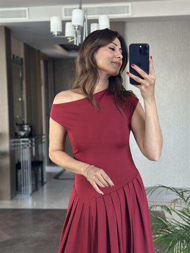 Bordo Düşük Kol Asimetrik Yaka Kadın Midi Boy Elbise
