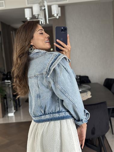 Buz Mavi Omzu Zincirli Yakası Kemerli Kadın Kot Ceket