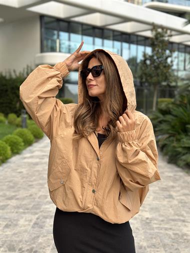 Camel Kapüşonlu Beli Ayarlanabilir Lastikli Fermuarlı Paraşüt Kadın Trençkot