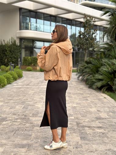 Camel Kapüşonlu Beli Ayarlanabilir Lastikli Fermuarlı Paraşüt Kadın Trençkot
