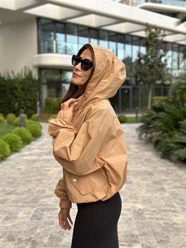Camel Kapüşonlu Beli Ayarlanabilir Lastikli Fermuarlı Paraşüt Kadın Trençkot