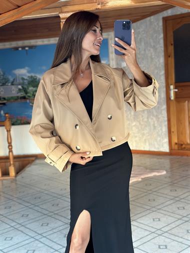 Camel Kruvaze Yaka Dört Düğmeli Kısa Kadın Trençkot