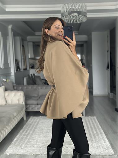 Camel Tek Düğmeli Dik Yaka Kemerli Kadın Kaşe Panço
