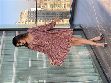 Çok Renkli Arkası Lastikli V Yaka Dokuma Elbise