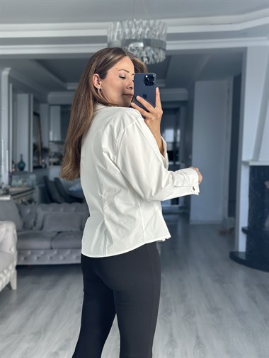 Ekru Beli Pileli Gold Düğmeli Kadın Gömlek