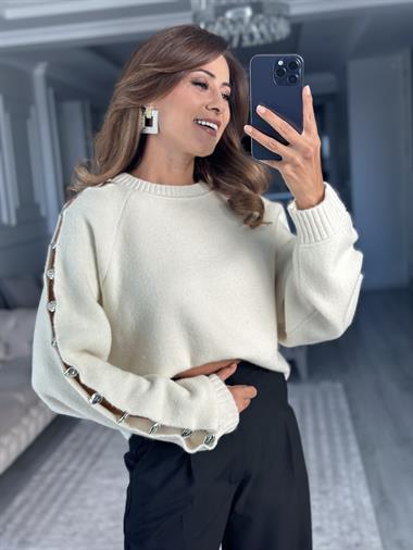 Ekru Bisklet Yaka Aksesuar Detaylı Kadın Triko Kazak