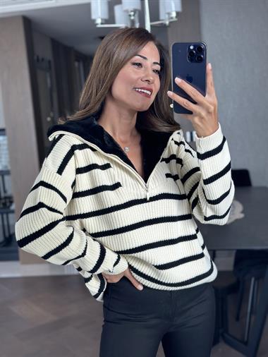 Ekru Çizgili Fermuarlı Yakası Peluş Triko Kadın Kazak