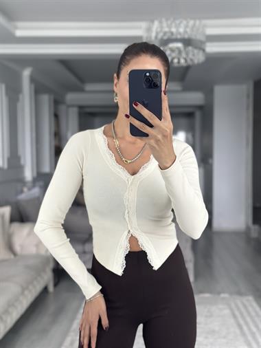 Ekru Dantel Şeritli V Yaka Kadın Bluz