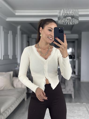 Ekru Dantel Şeritli V Yaka Kadın Bluz