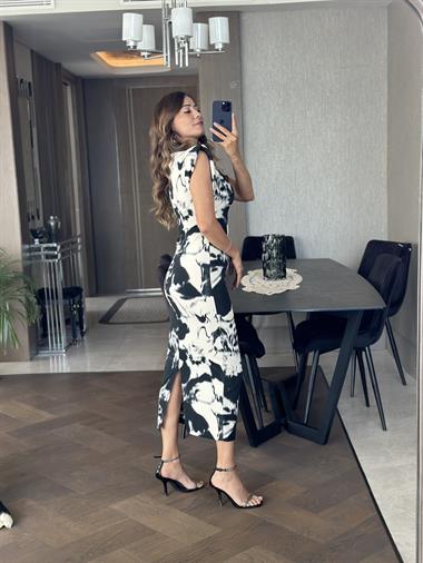 Ekru Desenli Dik Yaka Vatkalı Kısa Kol Kadın Elbise 