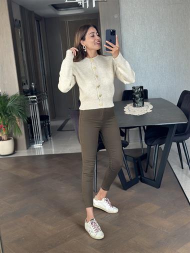 Ekru Kalp Düğmeli Kadın Triko Hırka