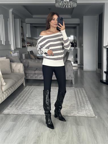 Ekru Lacivert Çizgili Tek Omzu Açık Kadın Kazak