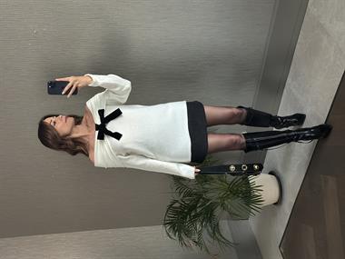 Ekru Madonna Yaka Fiyonk Detaylı Kadın Yumoş Kazak