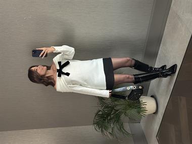 Ekru Madonna Yaka Fiyonk Detaylı Kadın Yumoş Kazak