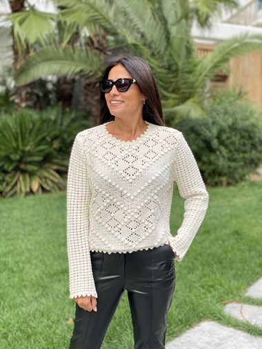 Ekru Ponpon Desen Ajurlu Triko Kadın Kazak