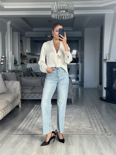 Ekru Şal Yaka Önü Broşlu Kadın Gömlek