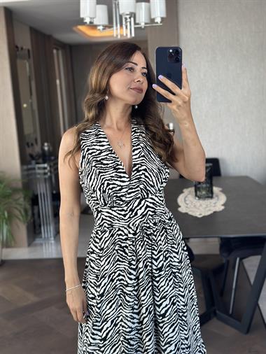 Ekru Siyah Desenli Kruvaze Yaka Sıfır Kol Cepli Kadın Elbise 