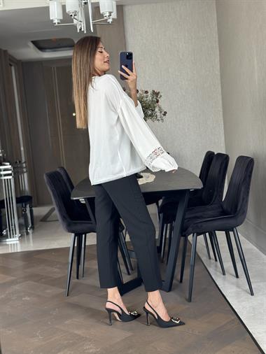 Ekru V Yaka Güpür Detay Kadın Bluz